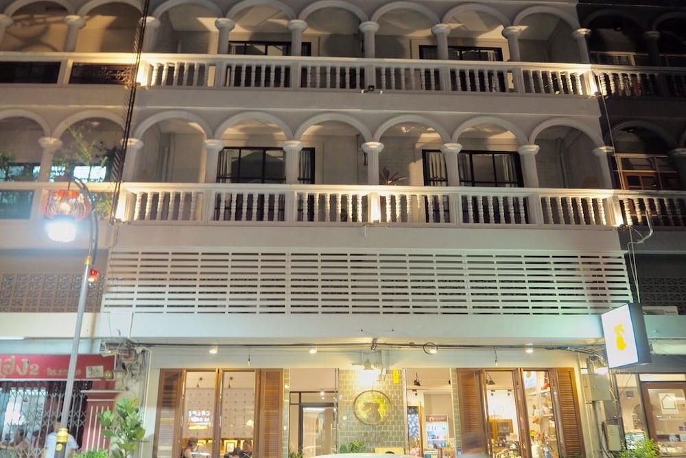 Oyo 300 Karnvela Hotel Phuket Bagian luar foto