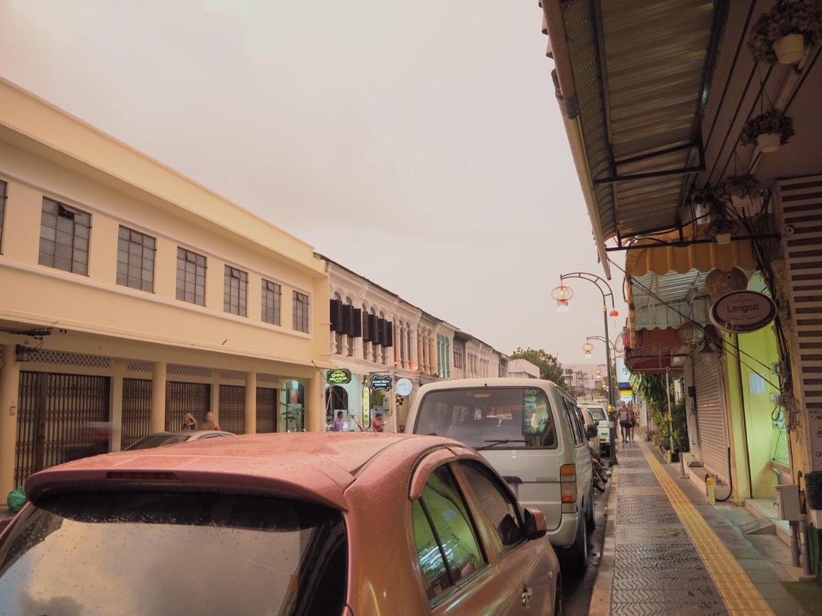 Oyo 300 Karnvela Hotel Phuket Bagian luar foto